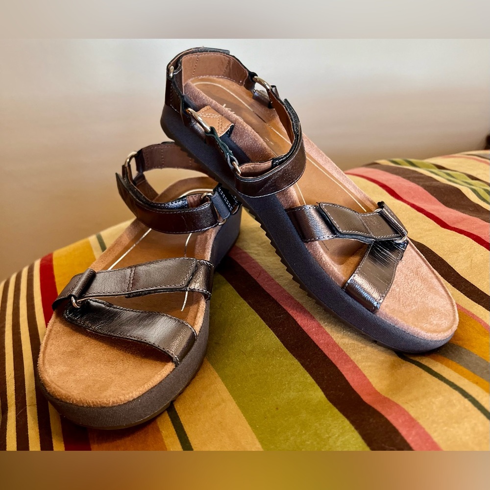 Vionic Kayan Metallic Ankle Strap Sandals-Pewter Size 10 Women’s
